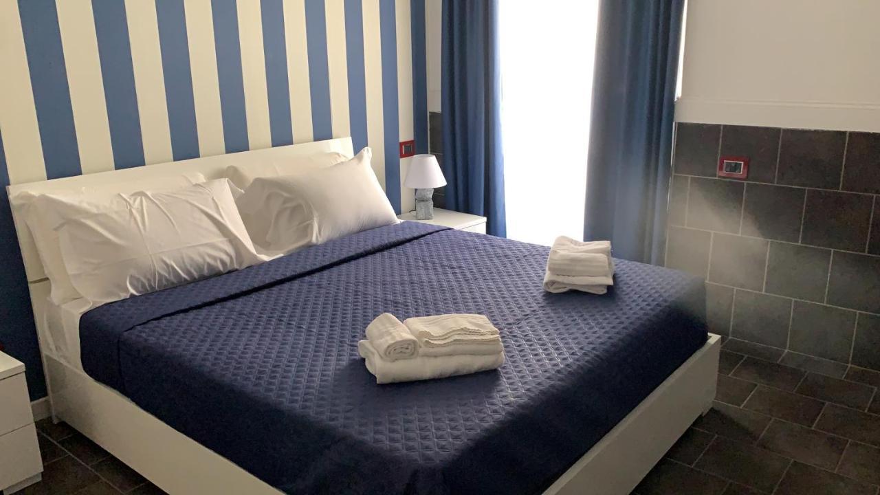 Отель Yacht Club Angioino Неаполь Экстерьер фото