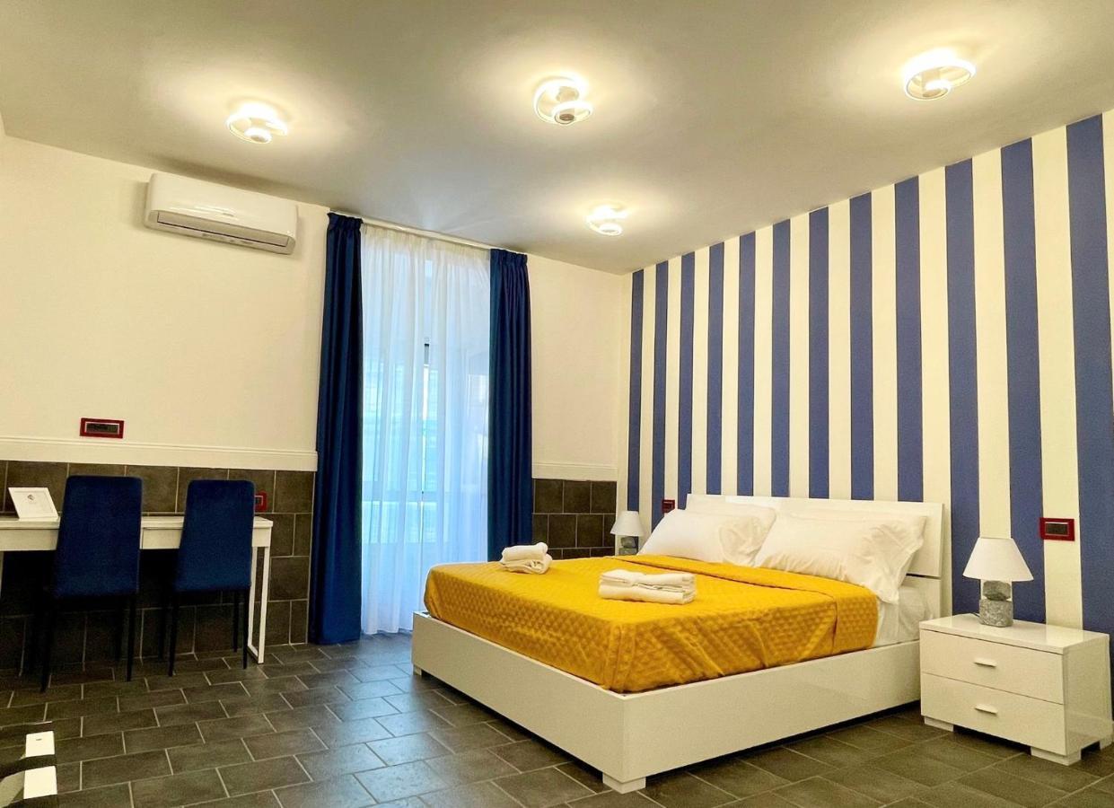 Отель Yacht Club Angioino Неаполь Экстерьер фото