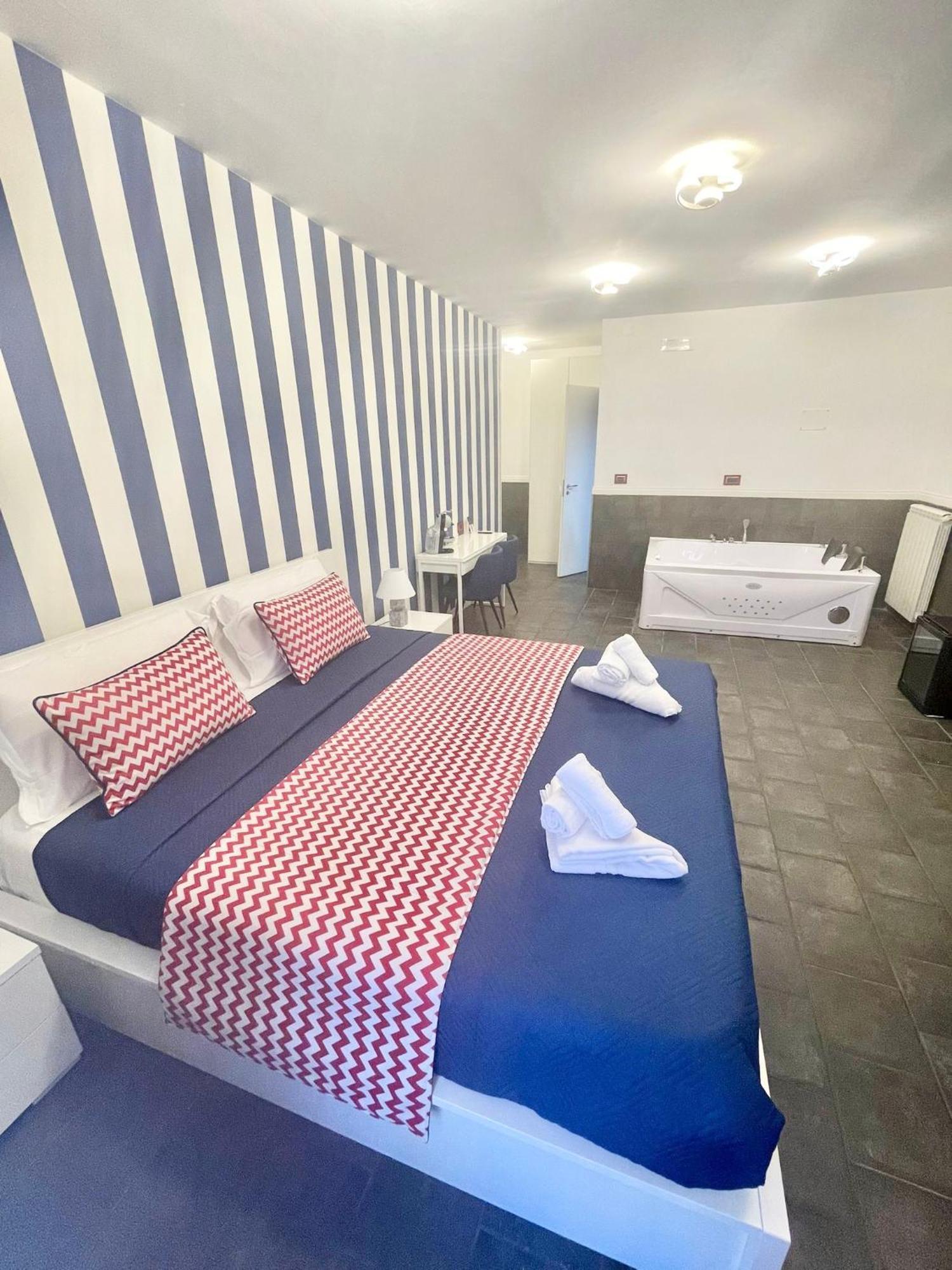 Отель Yacht Club Angioino Неаполь Экстерьер фото